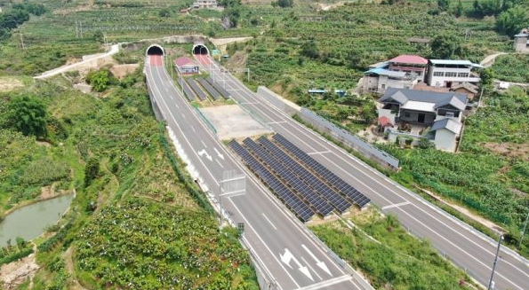 接高速、进校园、上车棚……多地“尝鲜”光伏发电！政府表态：将全面推广光伏应用